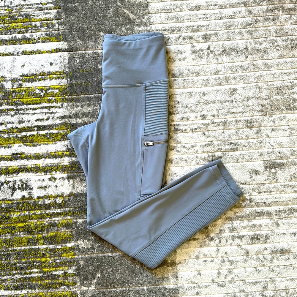 Women’s Old Navy Active Leggings Slate Grey, 7/8 Length, Size Medium - Like New!